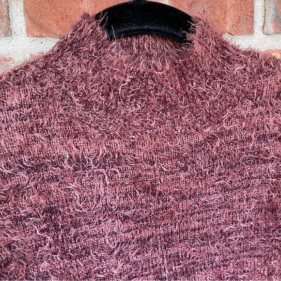 Express fuzzy crop top sweater - Picture 3 of 5